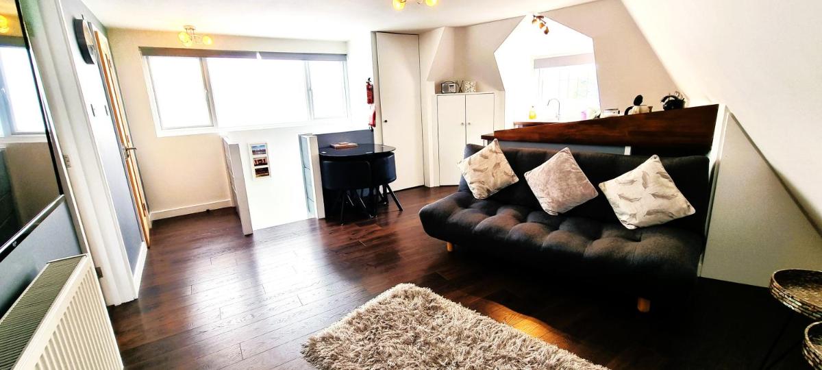 Beautiful Detached 1 bedroom Apartment - Housity