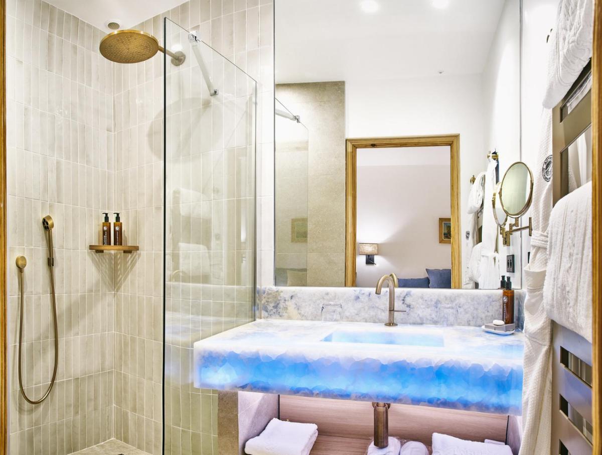 Salle de bains dans l'établissement La Ferme D'Augustin