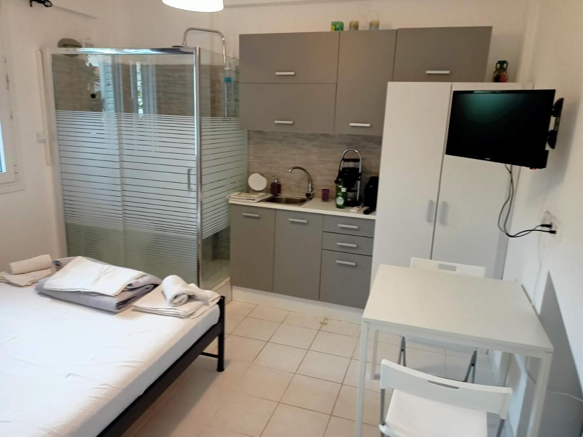 Mini studio in Kirra , ancient port of Delphi , air condition , WiFi, near the beach - Housity