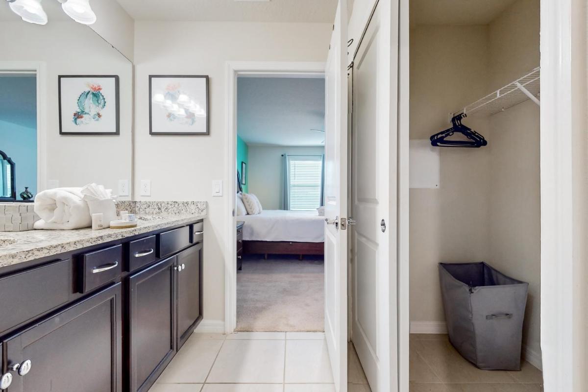 Windsor Island Resort 237 - Housity