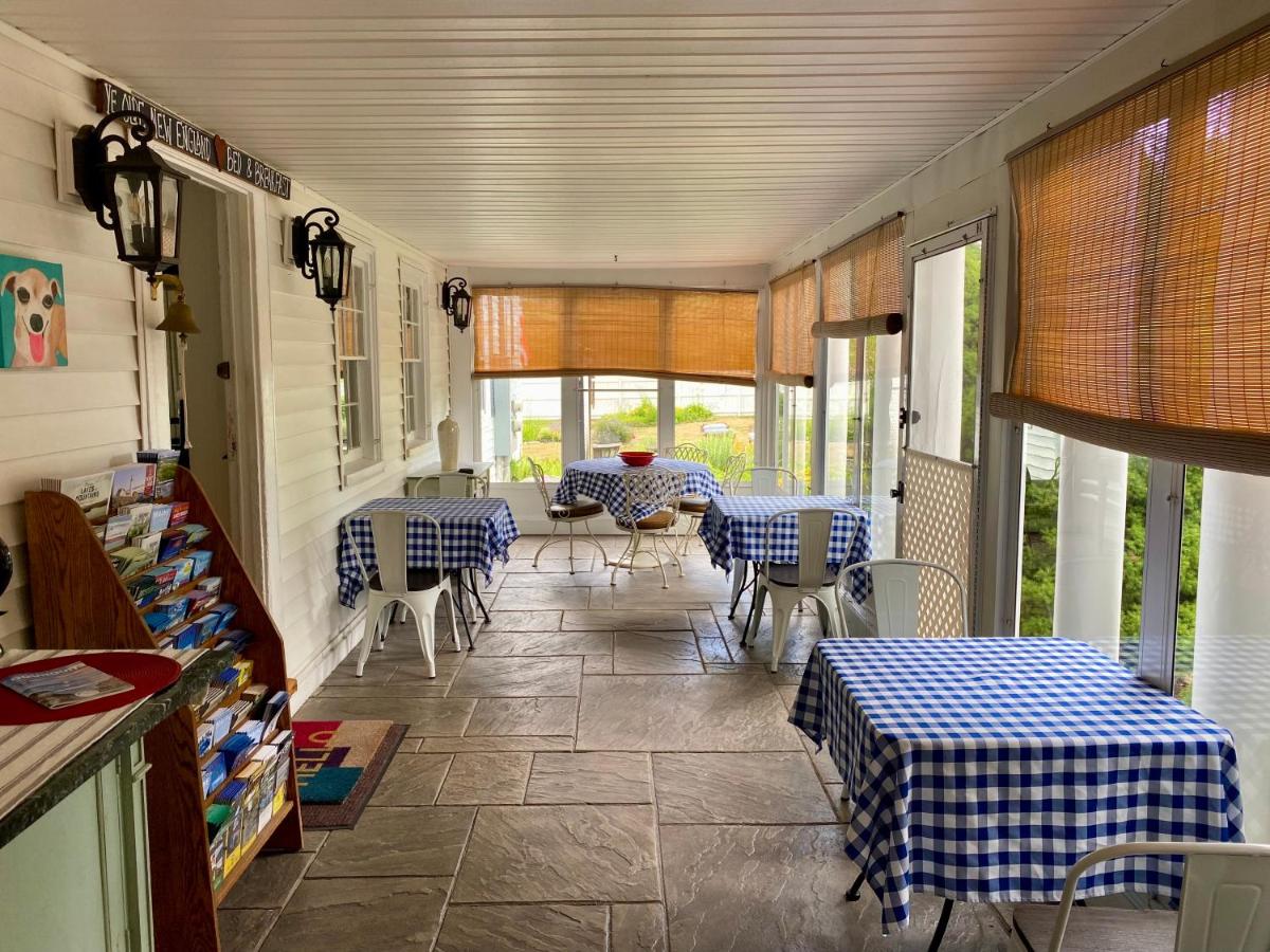 Holiday Guest House Bed & Breakfast - Housity