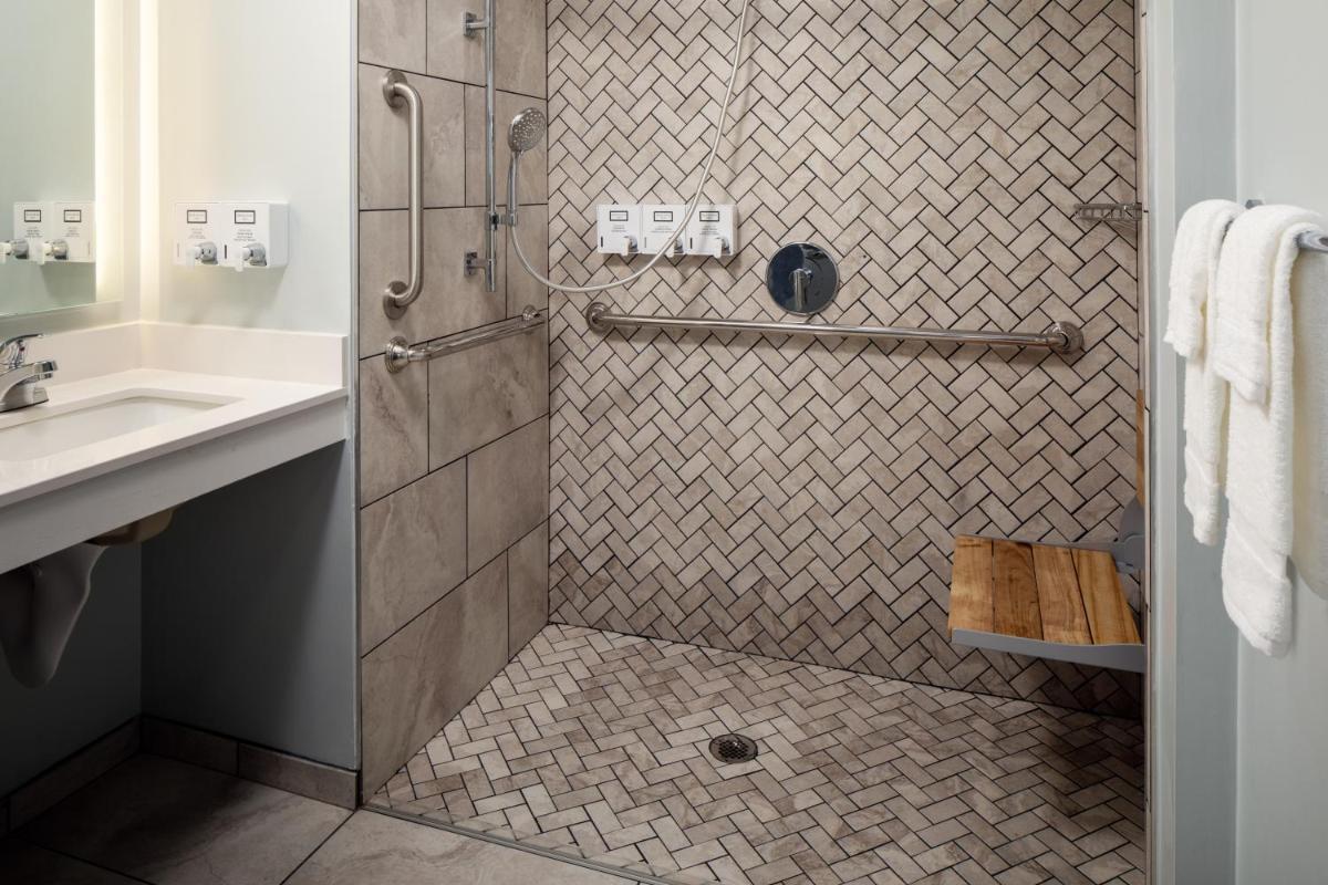 Surfside Hotel and Suites - Housity