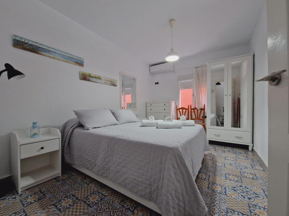 Beachfront House on 1st Line - Hizvo