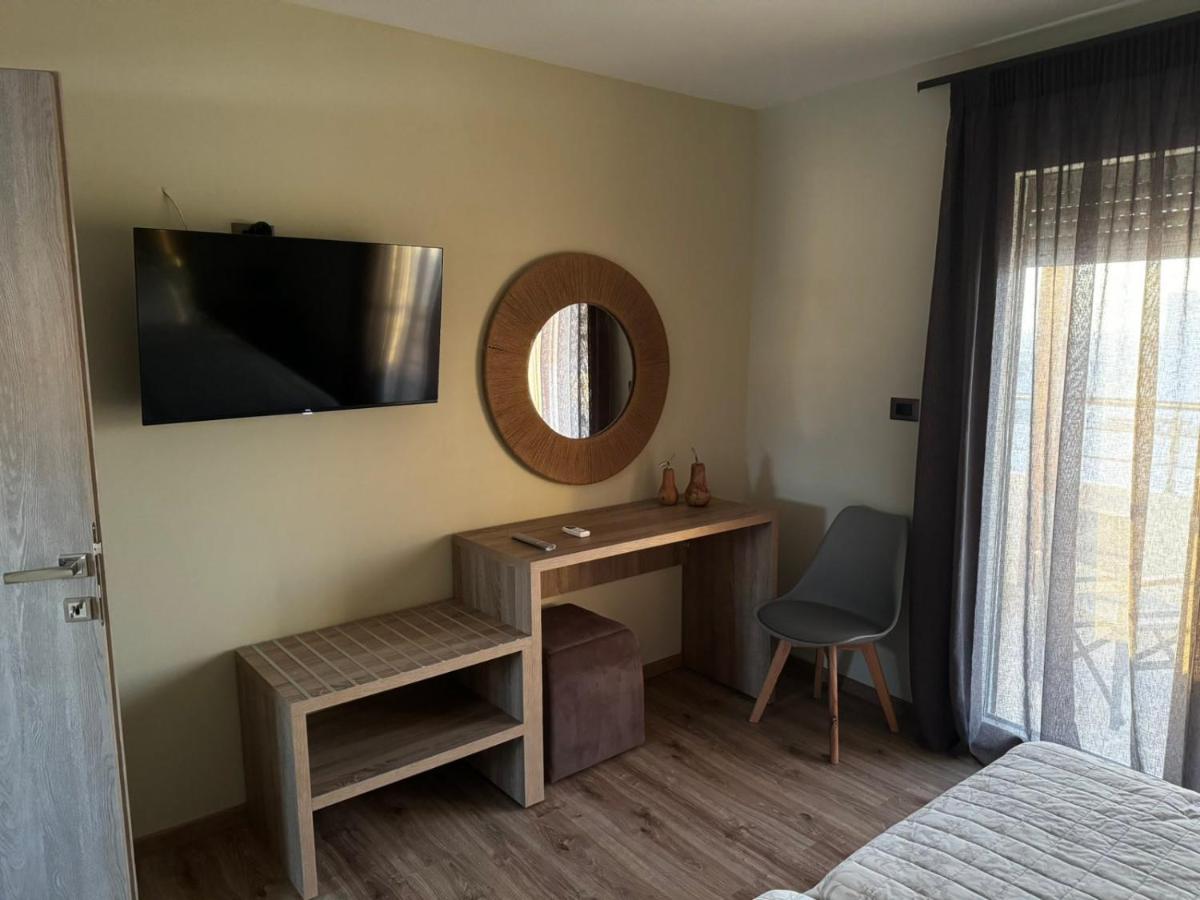 Andreas Studios - Housity