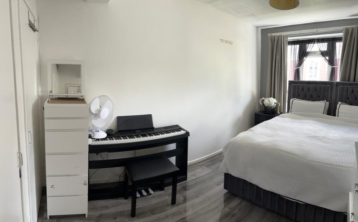 Cosy Room by Excel, Emirates Cable Car, 02Arena - Housity