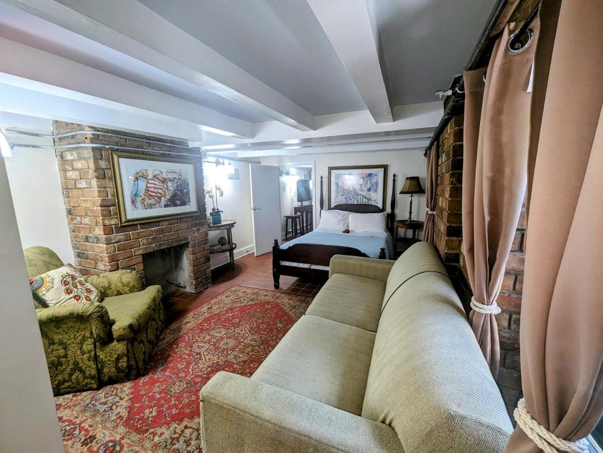 The Esplanade Guesthouse Mansion - Hizvo