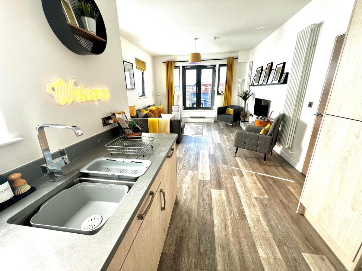 The Penthouse Margate, Balconies, Sea View, Gated Parking, Air Con! - Housity