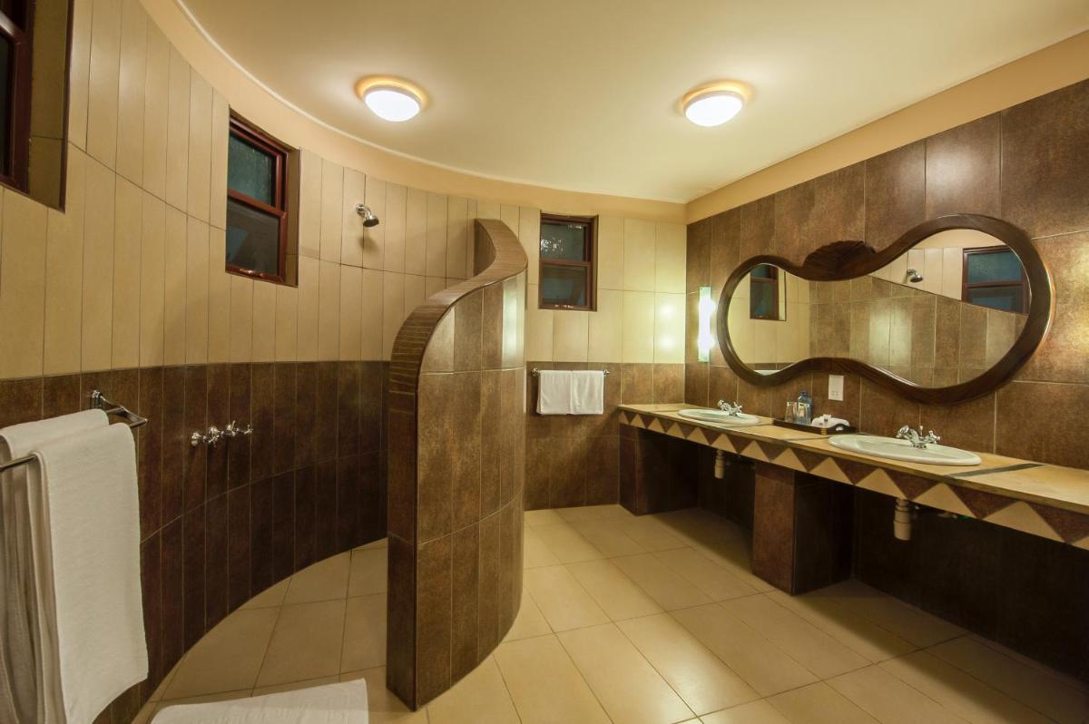 Suitetrails - Lake Nakuru Sopa Lodge