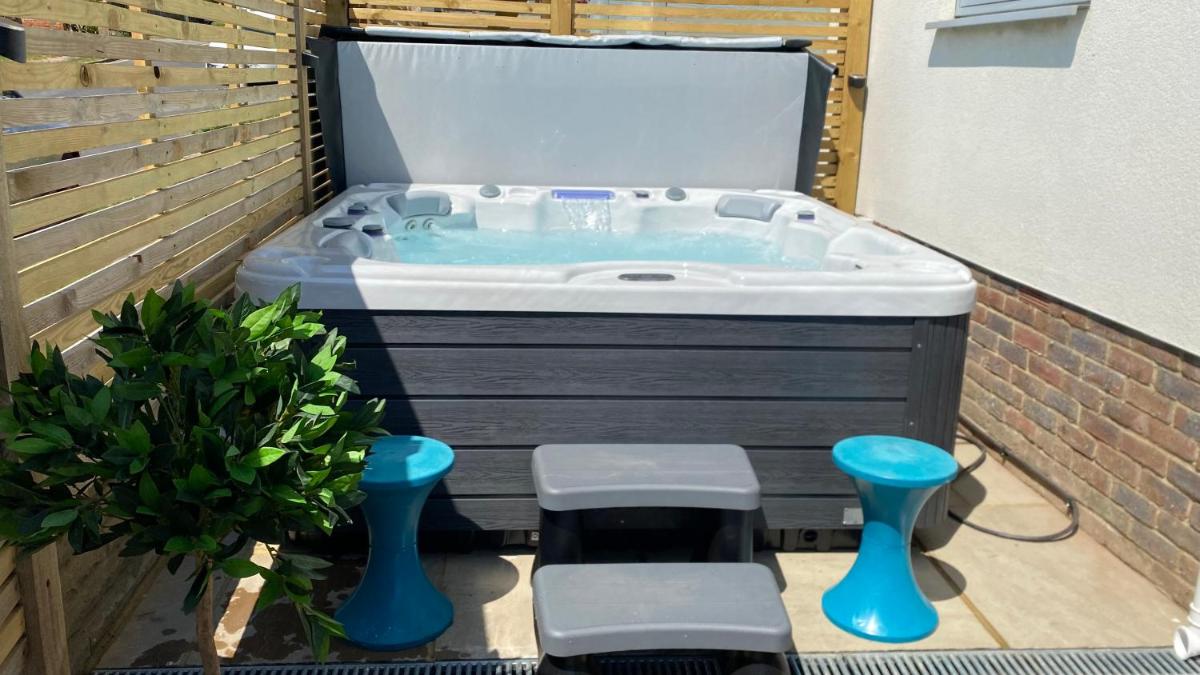 Cliff Top Heights-Beach front house near Brighton - Housity