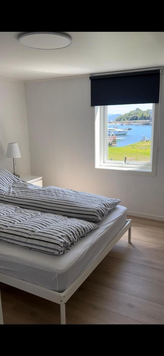 Sentral leilighet i Mosterhamn - Housity