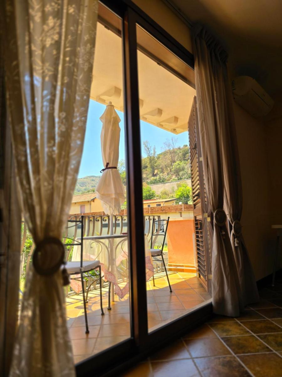 Casa La Ferula apt2 vicino al mare e Taormina con balcone - Housity