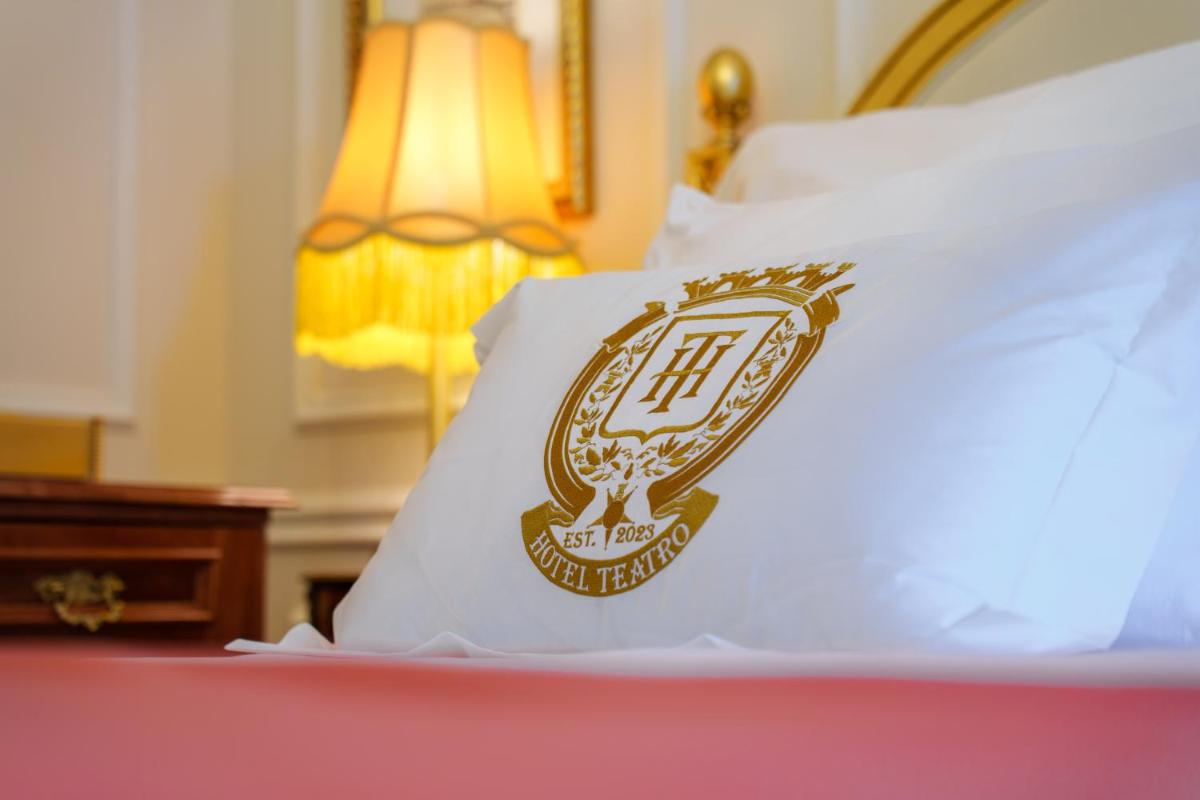 Uma cama ou camas num quarto em Boutique Hotel Teatro