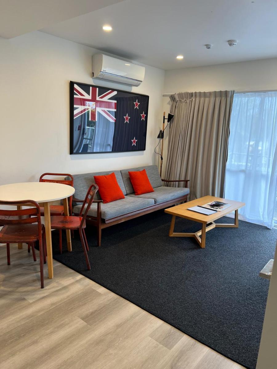 Russell Apartment - Unit 1 - Hizvo