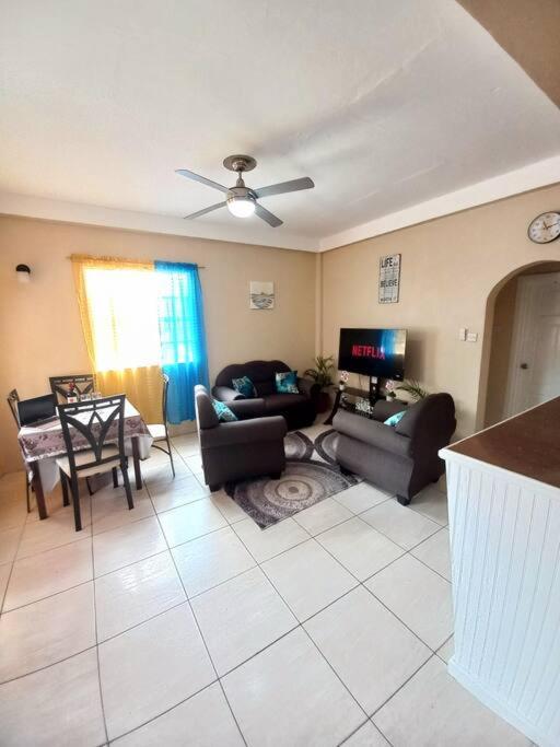 Belle Sunrise Villa Cozy Tropical Escape for a Local Experience - Hizvo
