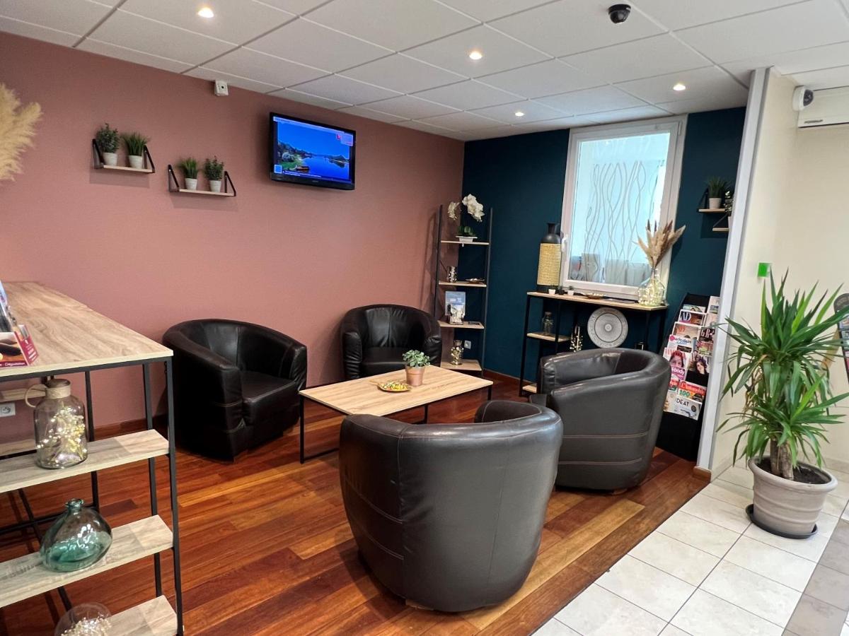 Brit Hotel Saumur - Housity