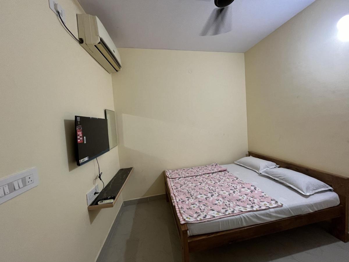 Hotel ZB COMFORTS - Housity
