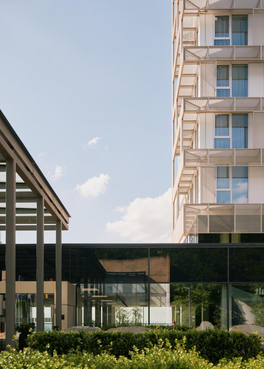 Lufthansa Seeheim - More than a Conference Hotel - Housity