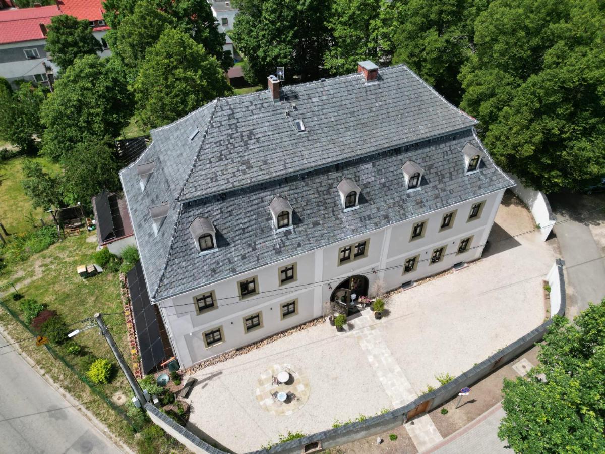 Dwór Sędzisław - Housity