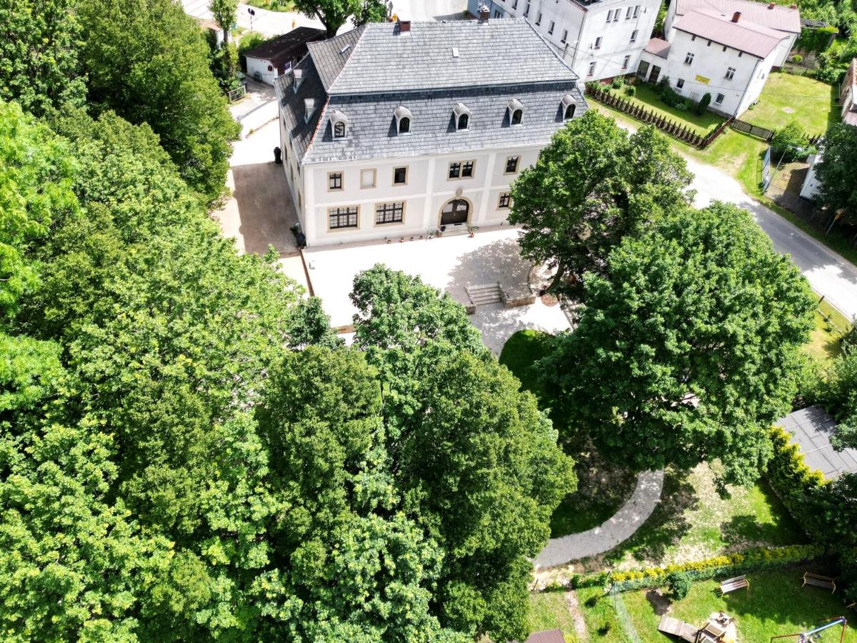 Dwór Sędzisław - Housity
