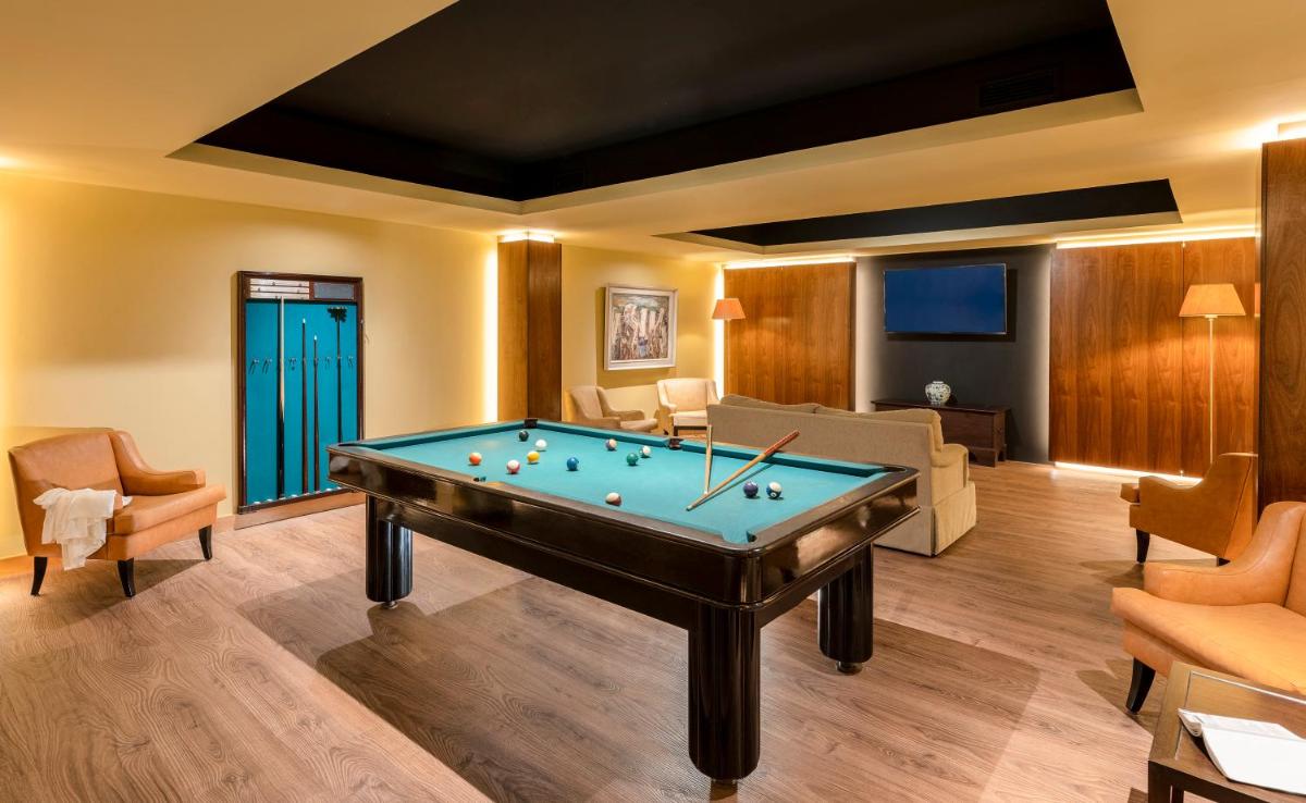 Uma mesa de bilhar em TUI Blue Gardens - Adults-only - Savoy Signature