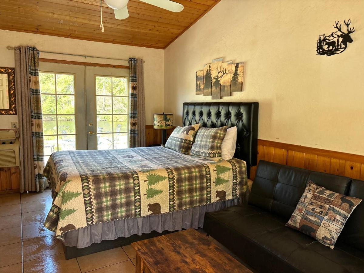 Sequoia River Front Cabins - Housity