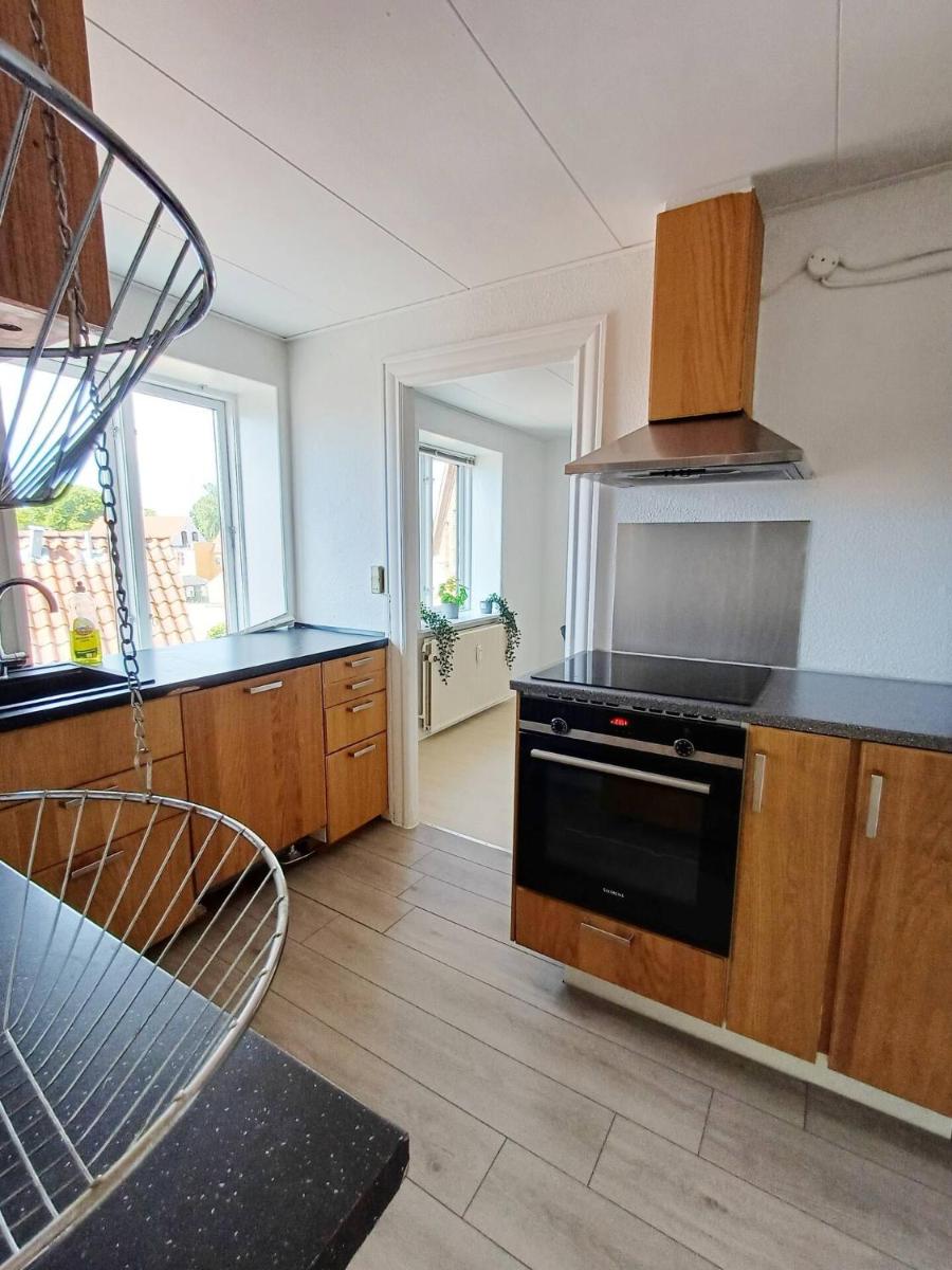 Central Double Room With Free Parking - Housity
