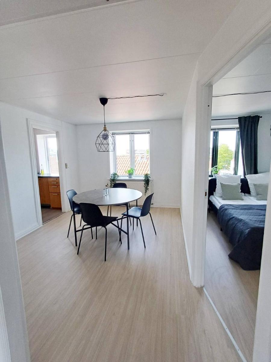 Central Double Room With Free Parking - Housity
