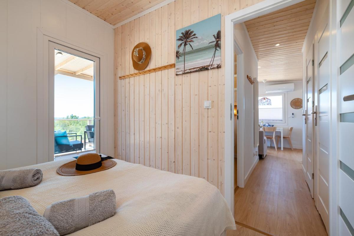 Dragon Bay - Falkor - Housity