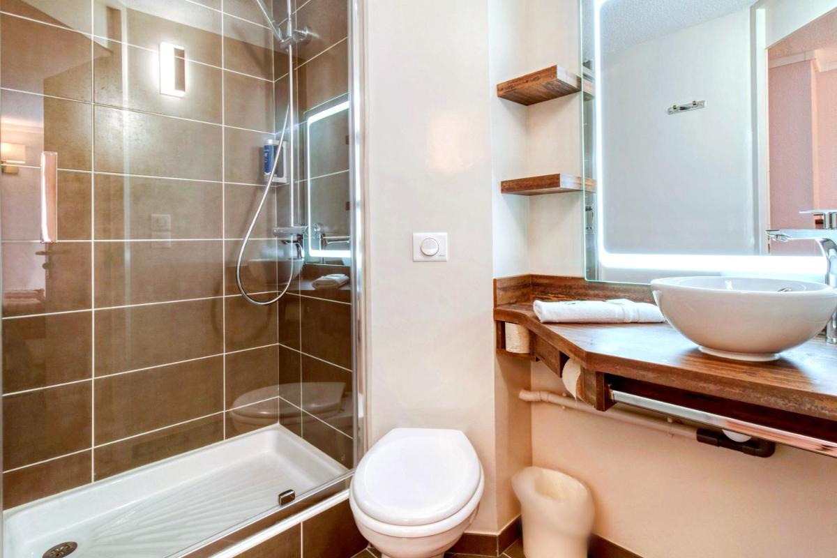 Brit Hotel Confort Pau Lons - Housity