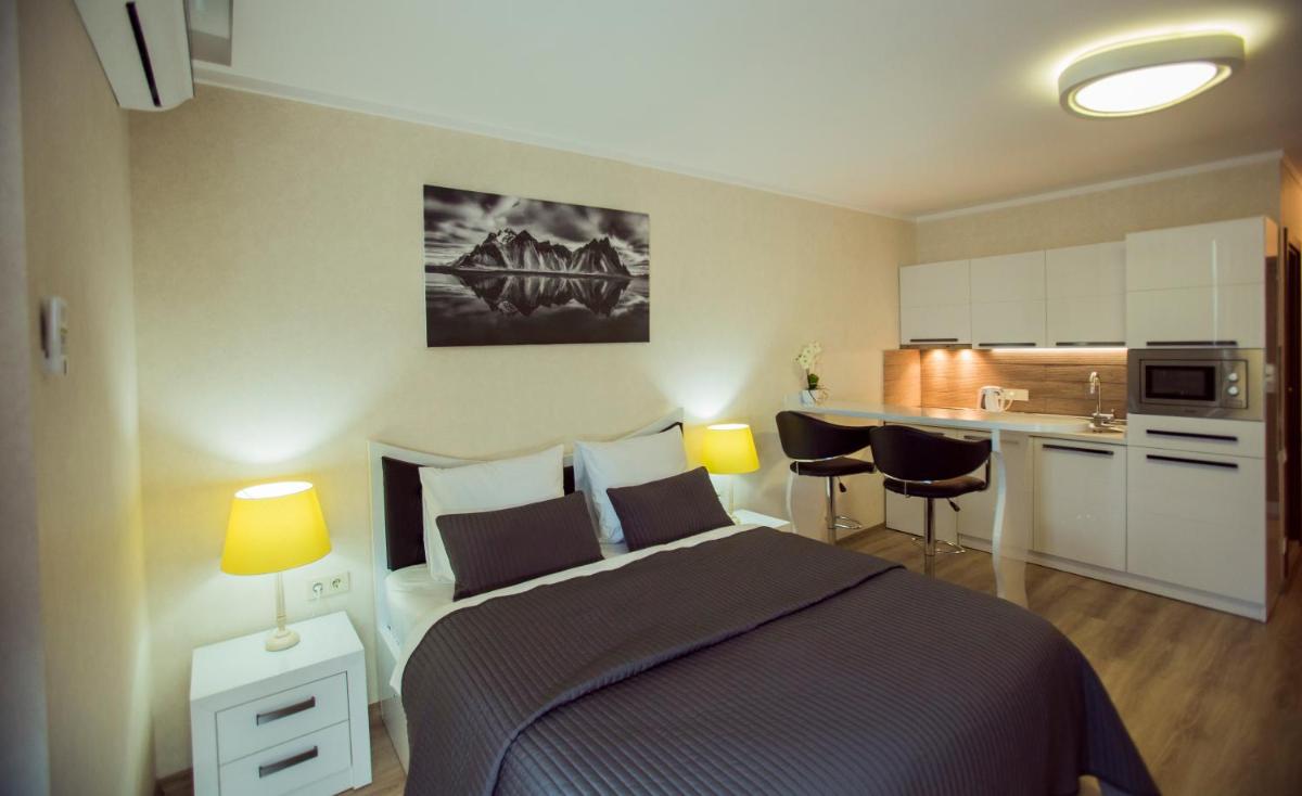 Holiday Lux Tower - Housity