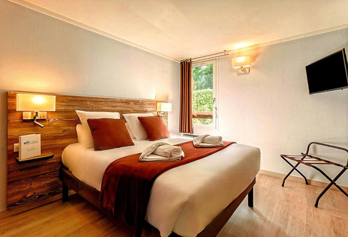 Brit Hotel Confort Pau Lons - Housity