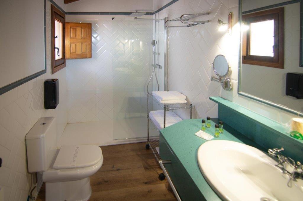 Un baño de Hospedium Hotel Rural Abadía de Yuste