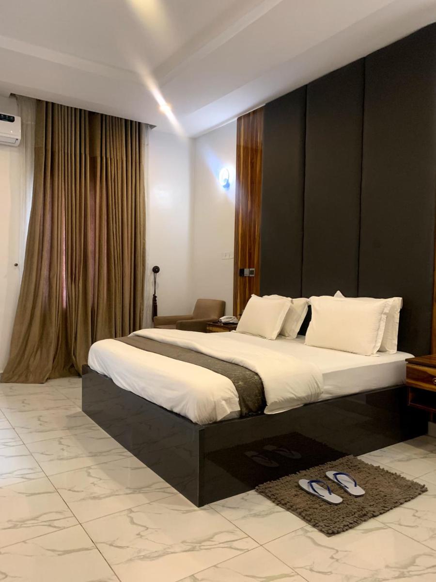 DeJames Hotels and Suites - Housity
