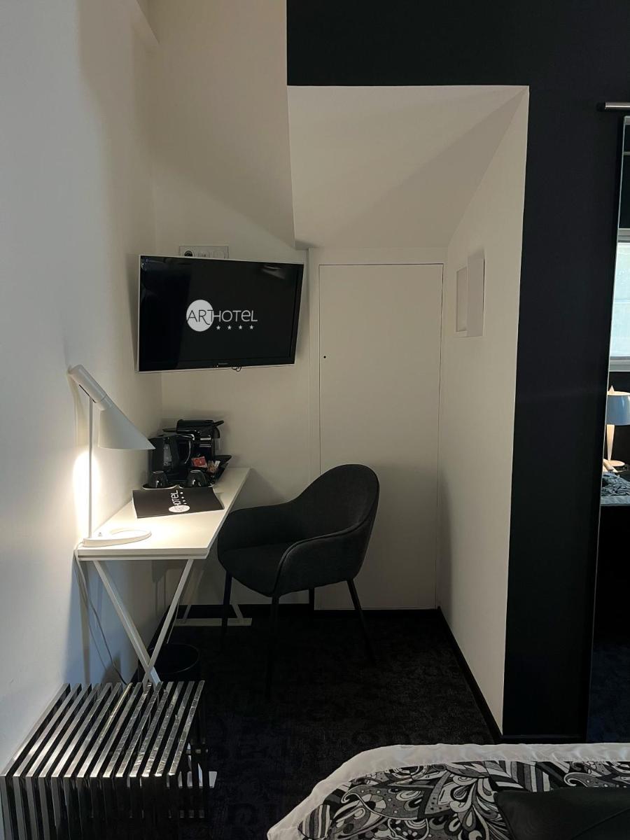 Télévision ou salle de divertissement dans l'établissement Art Hotel