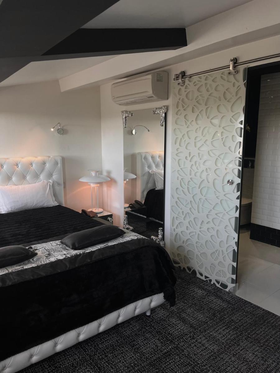 Un ou plusieurs lits dans un hébergement de l'établissement Art Hotel