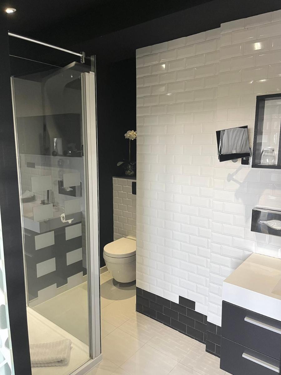 Salle de bains dans l'établissement Art Hotel