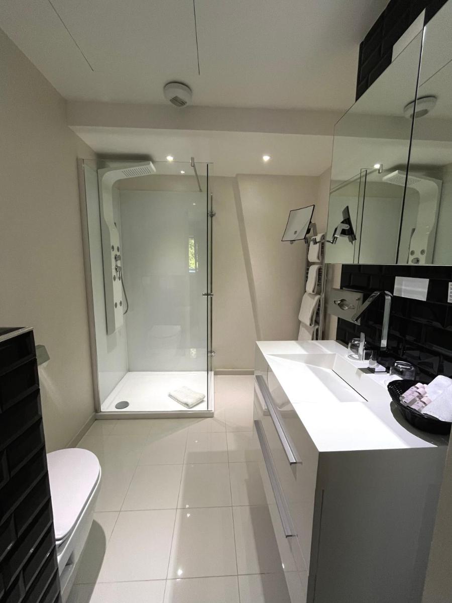 Salle de bains dans l'établissement Art Hotel