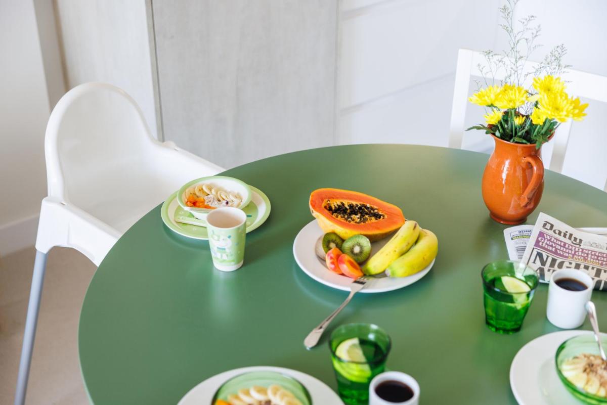 Comida en o cerca de este apartahotel