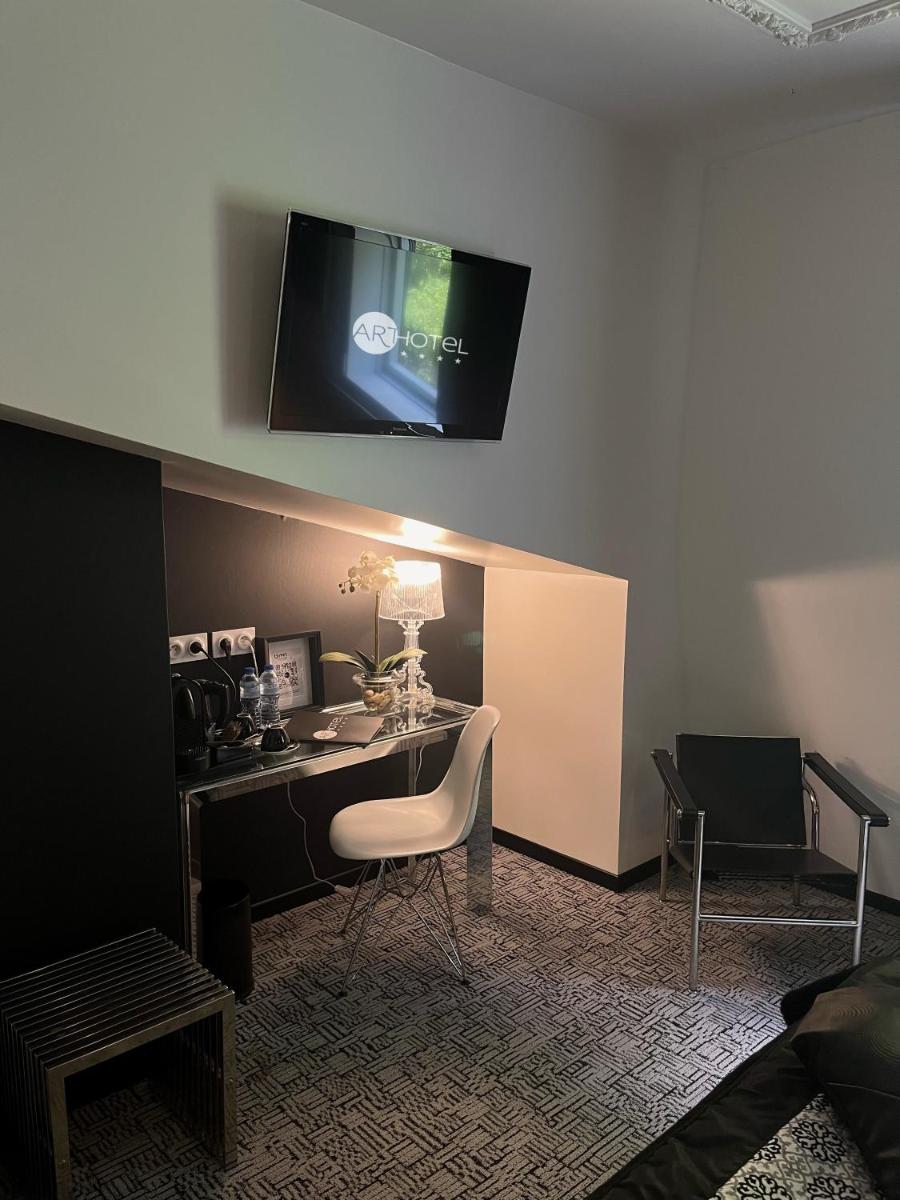 Télévision ou salle de divertissement dans l'établissement Art Hotel