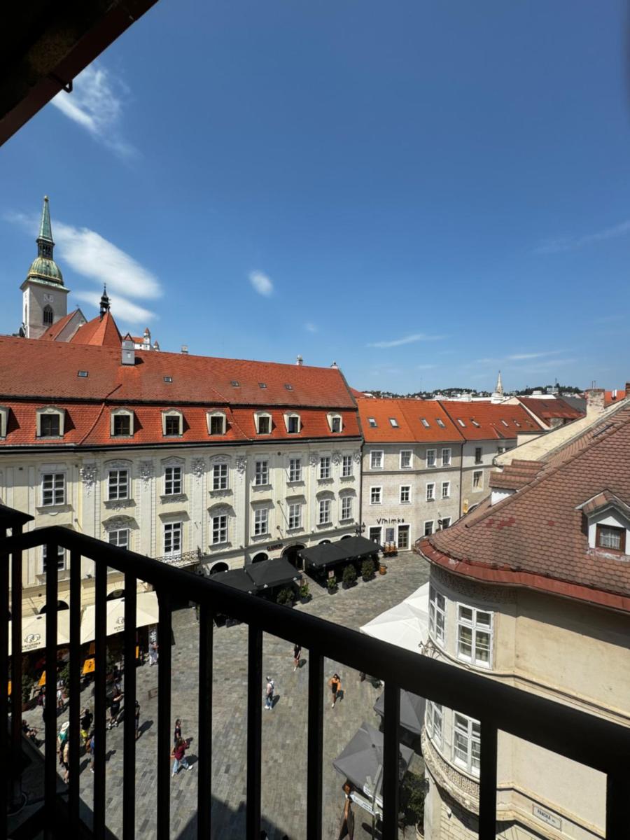 Suitetrails - Private large room in the Heart of Bratislava