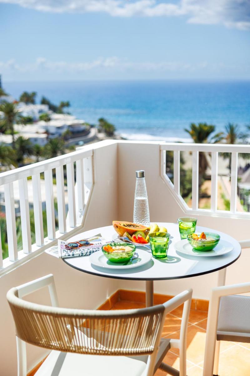 Comida en o cerca de este apartahotel