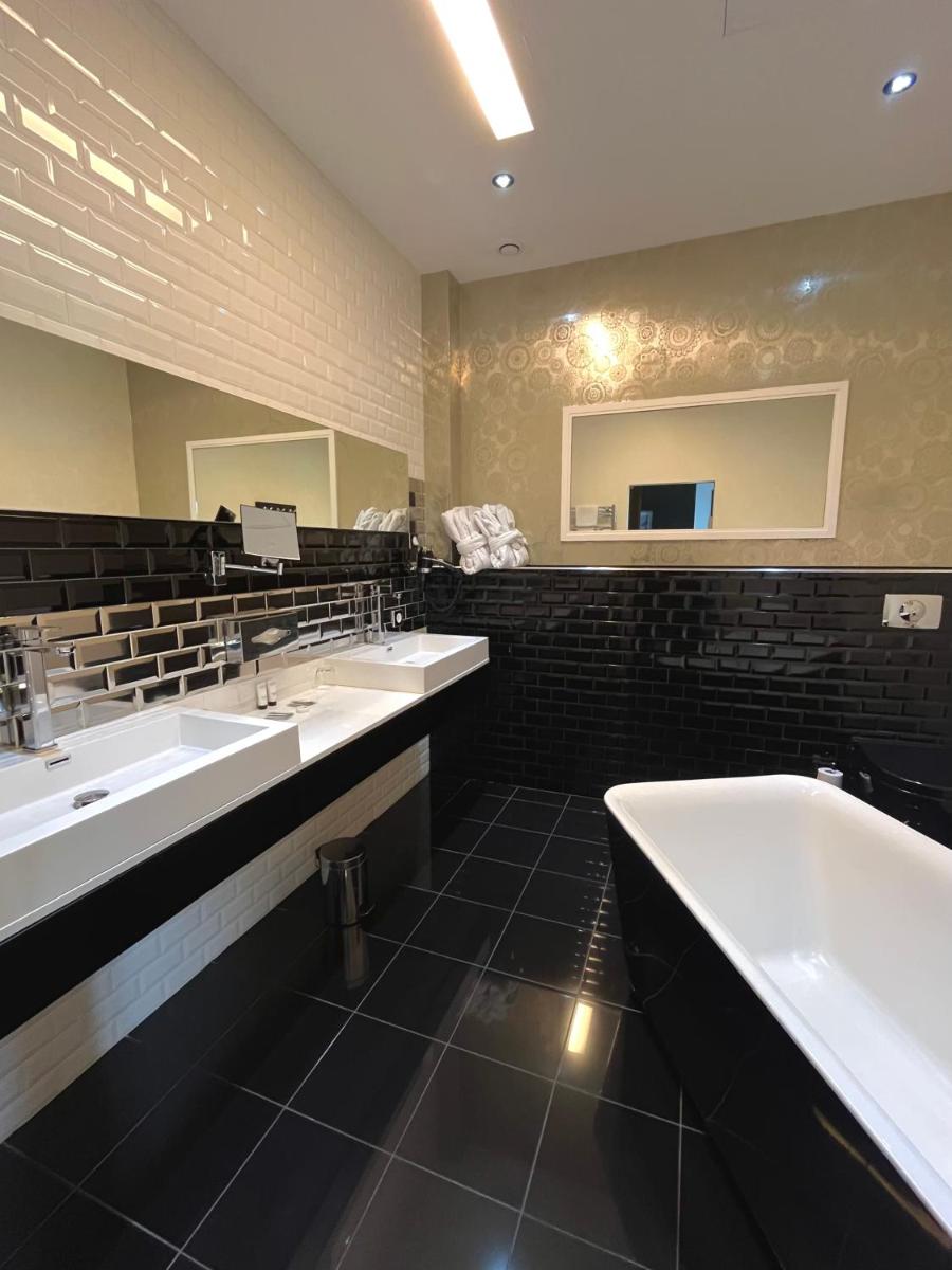 Salle de bains dans l'établissement Art Hotel