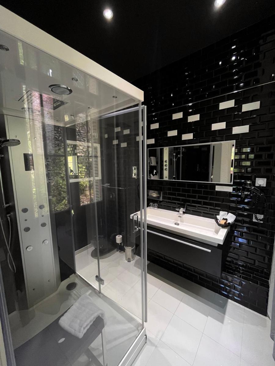 Salle de bains dans l'établissement Art Hotel