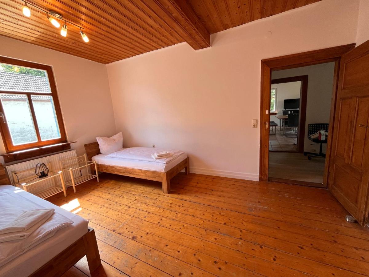 Ferienwohnungen Am Schloss - Monteurzimmer Reuhl - Housity