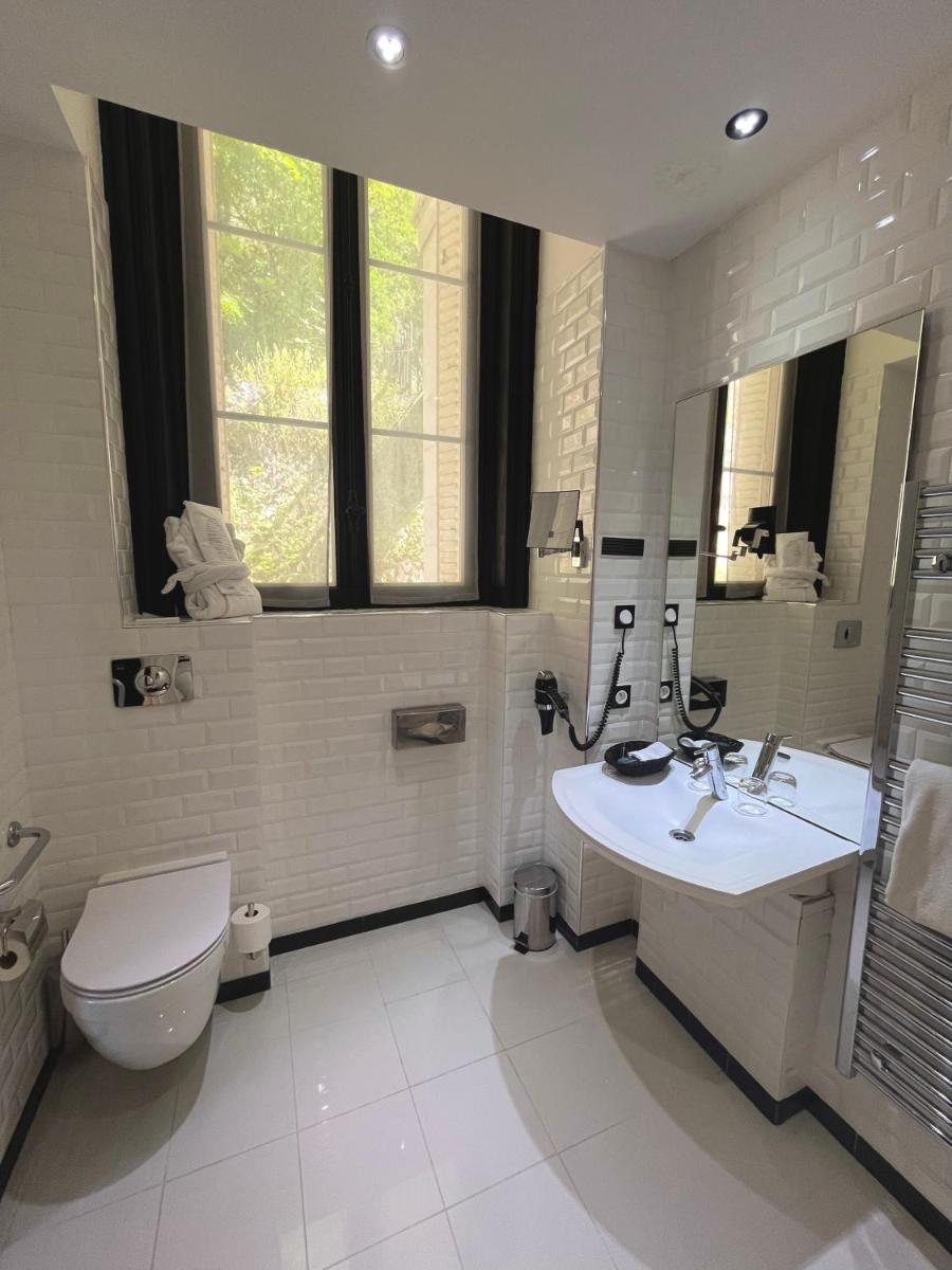 Salle de bains dans l'établissement Art Hotel