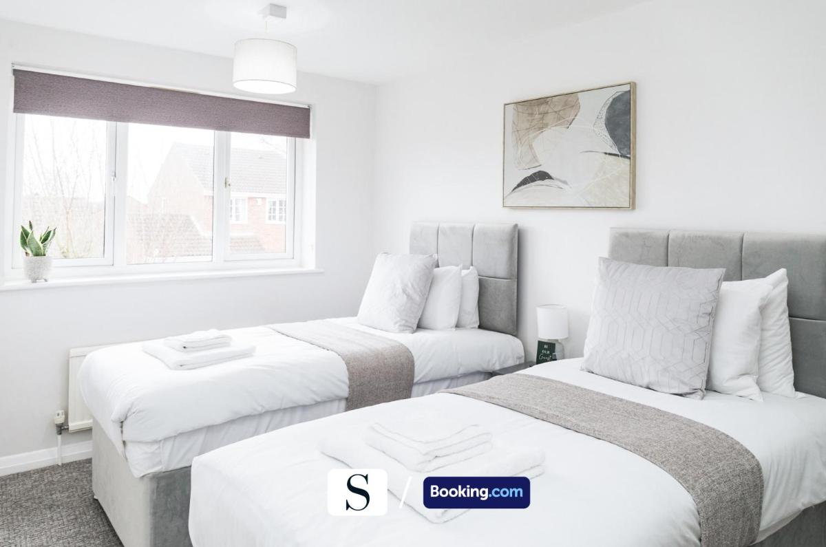 Jowitt Avenue I Superb Detached House I Dedicated Parking & Garden I eco-Short Term Let by SILVA - Housity