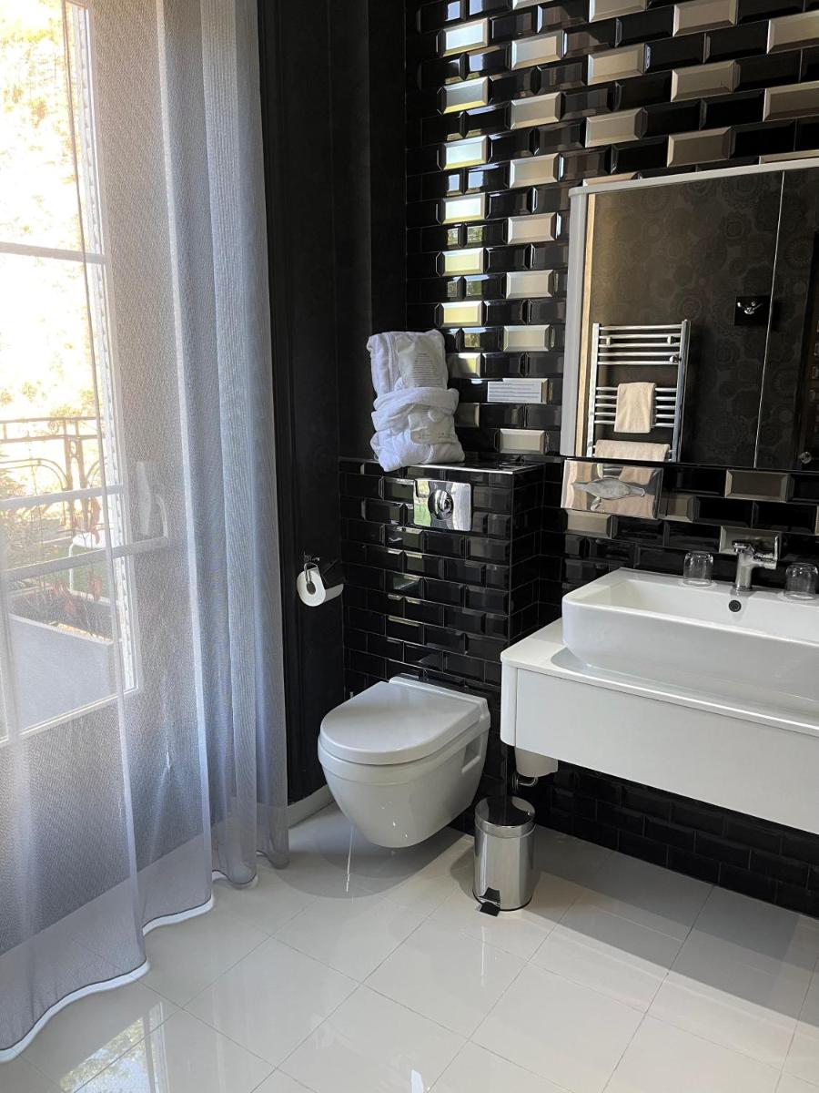 Salle de bains dans l'établissement Art Hotel