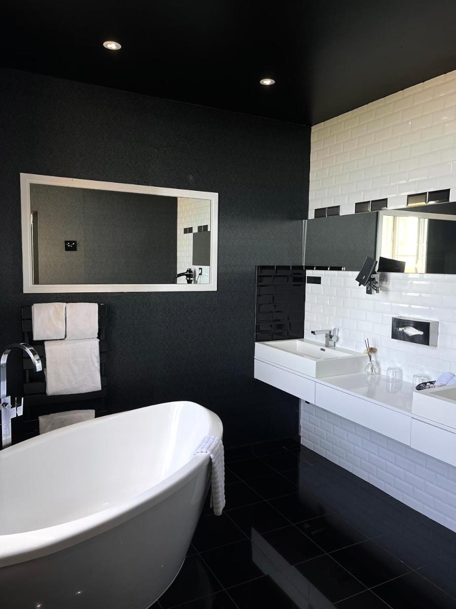 Salle de bains dans l'établissement Art Hotel
