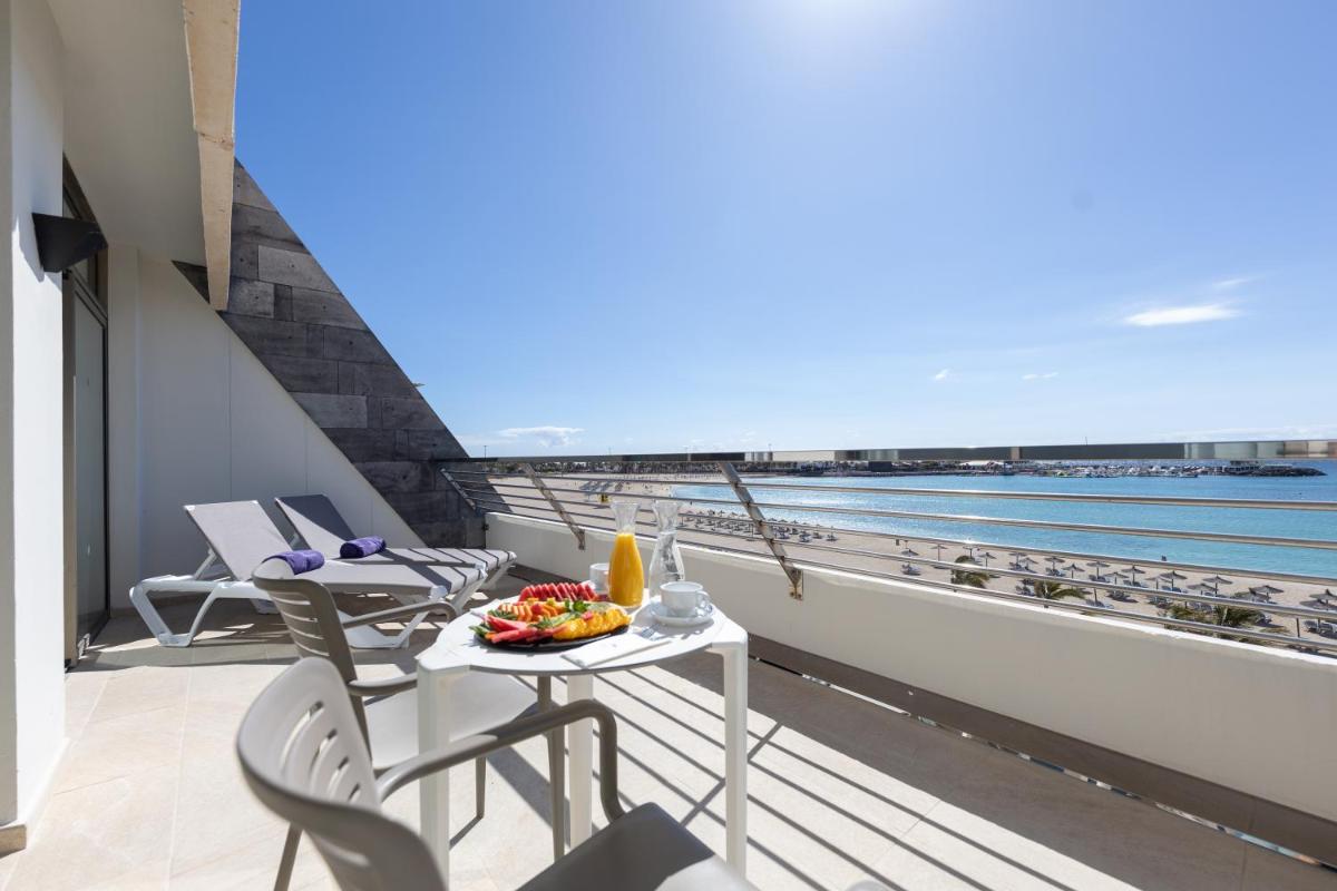 Un balcón o terraza de Eurostars Las Salinas
