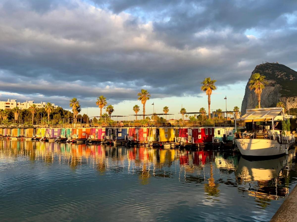 Boat Haus - Casas Flotantes frente a Gibraltar - Housity
